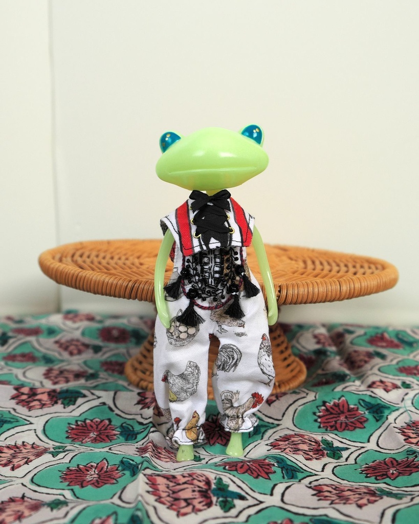 4/28~【ワンダーフロッグサイズ】エンブロイダリーサロペット 2