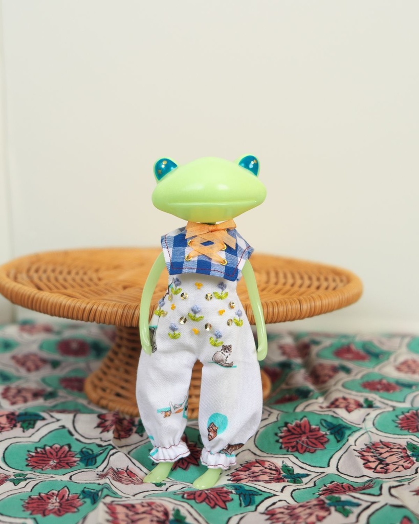 4/28~【ワンダーフロッグサイズ】エンブロイダリーサロペット 2