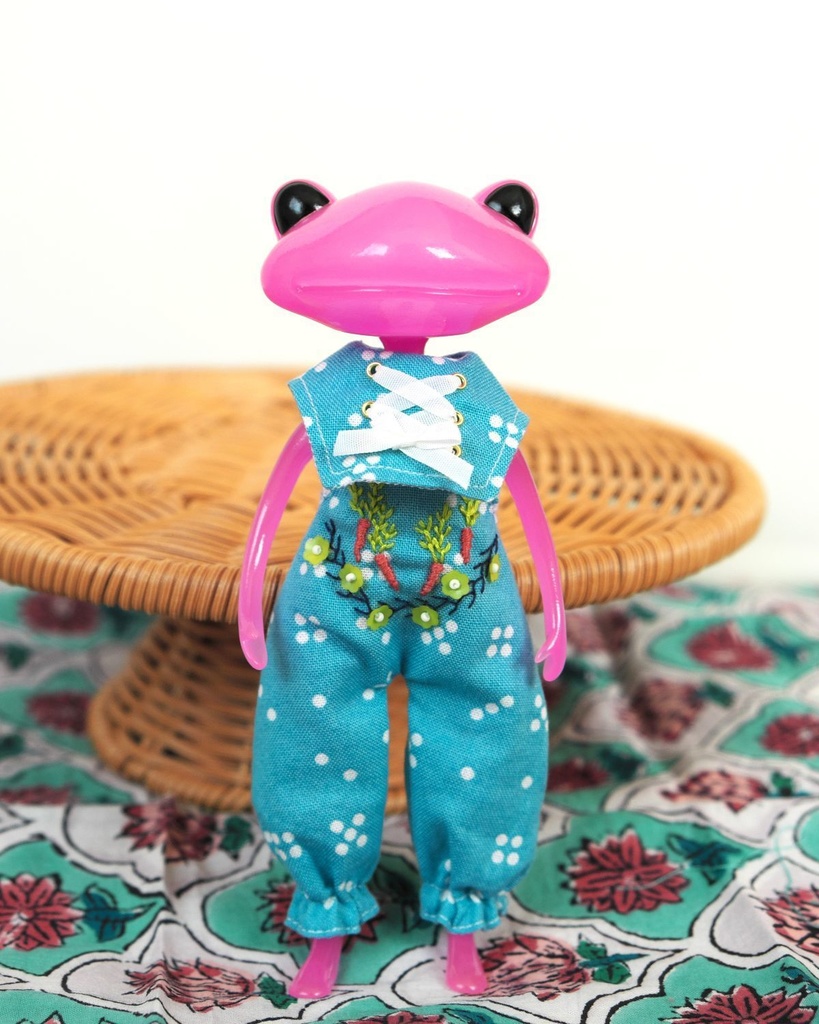 4/28~【ワンダーフロッグサイズ】エンブロイダリーサロペット 2