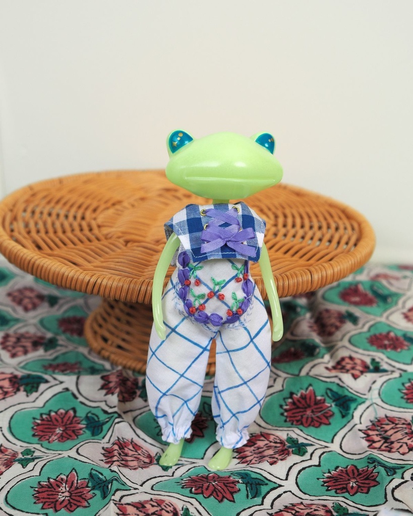 4/28~【ワンダーフロッグサイズ】エンブロイダリーサロペット 2