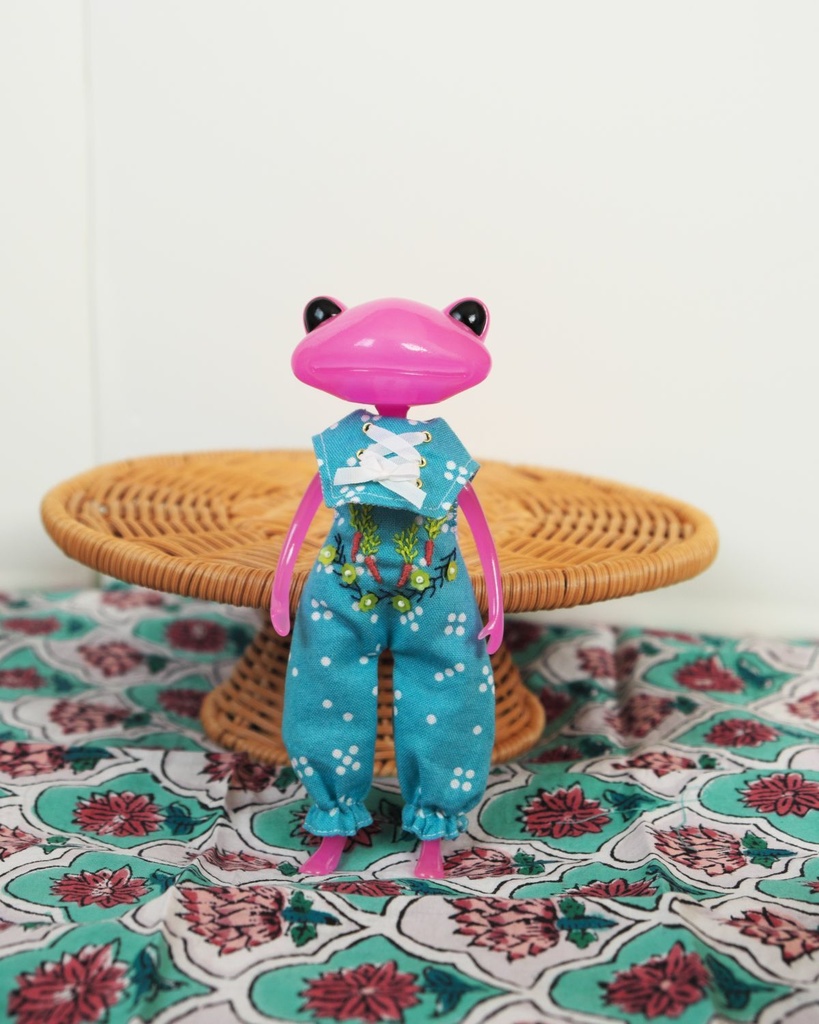 4/28~【ワンダーフロッグサイズ】エンブロイダリーサロペット 2