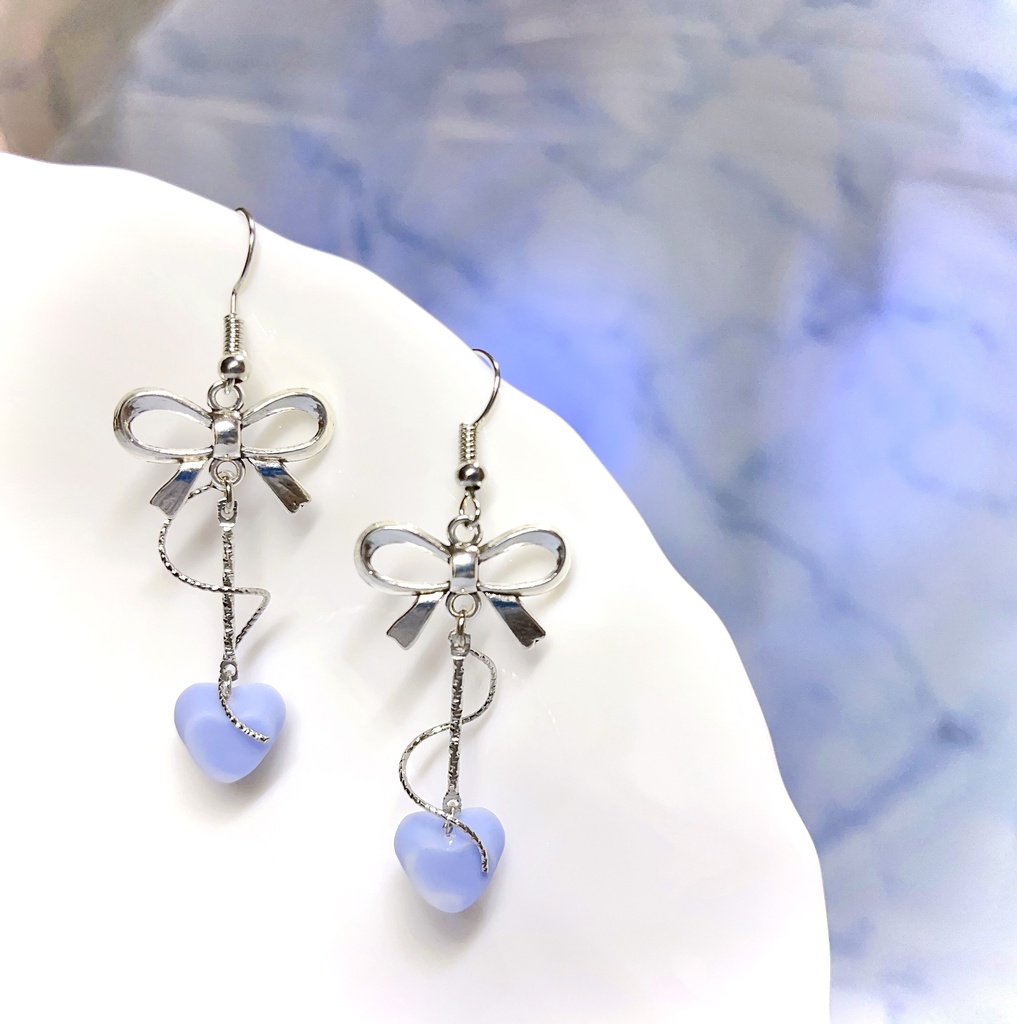 くるんハート 淡藤色 ピアス ([他種･樹脂]ピアス･イヤリングに変更可) リボン ハート 可愛い 