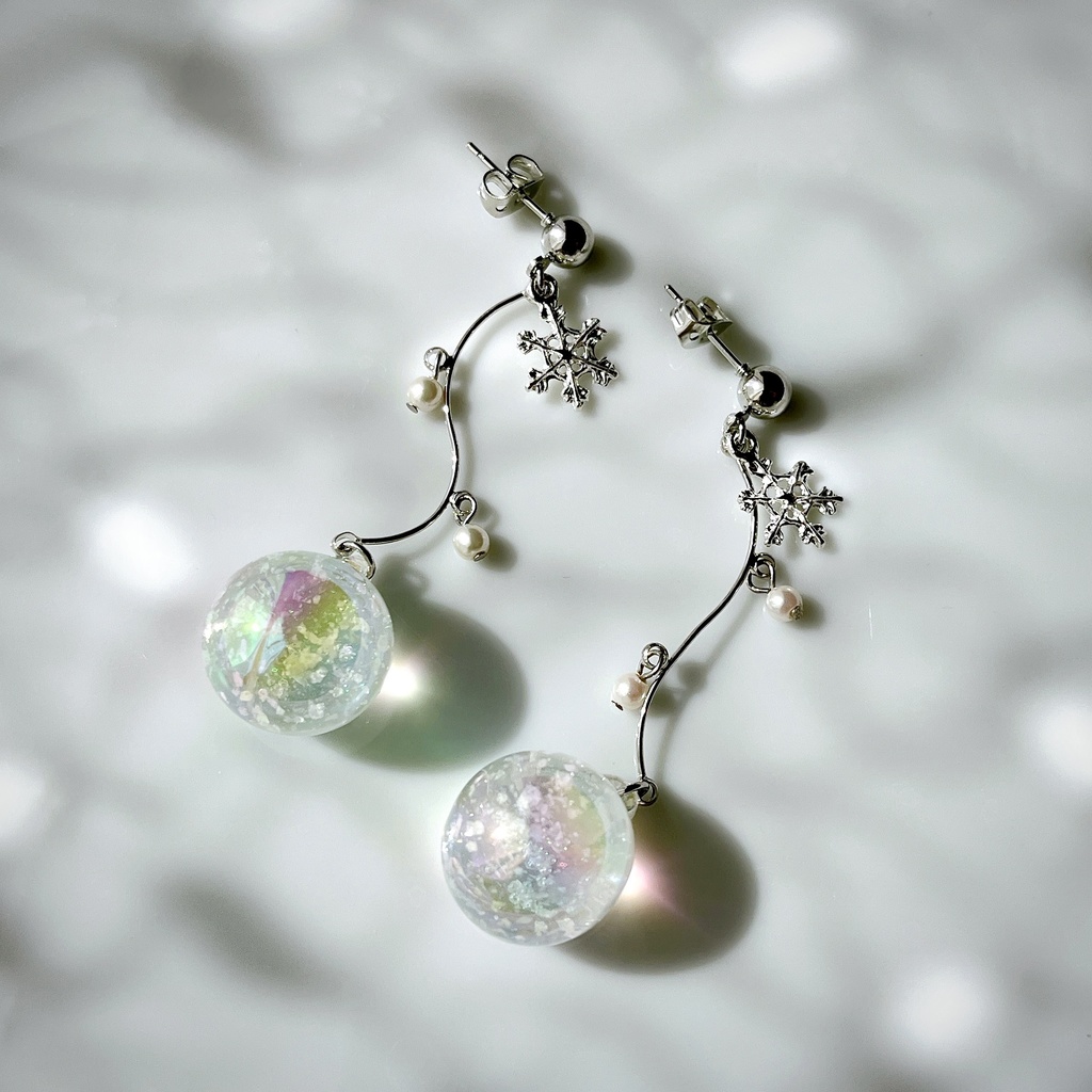 【スノードーム】 雪の結晶 ピアス イヤリング