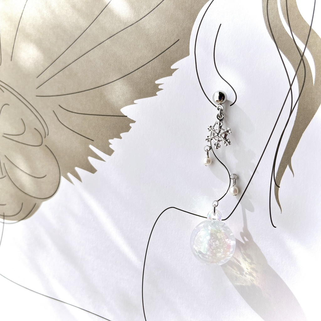 【スノードーム】 雪の結晶 ピアス イヤリング