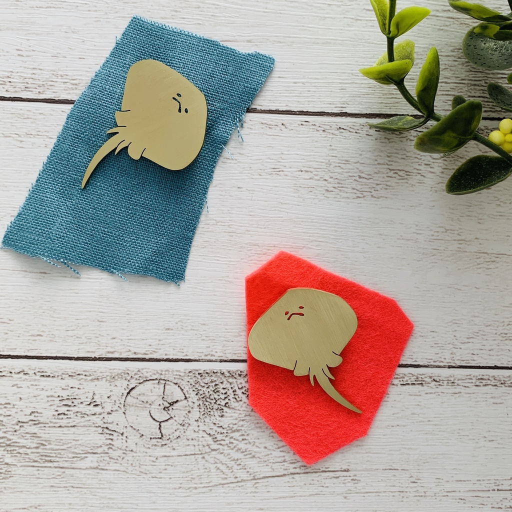 鍬形蕙斎の『略画式』ブローチ