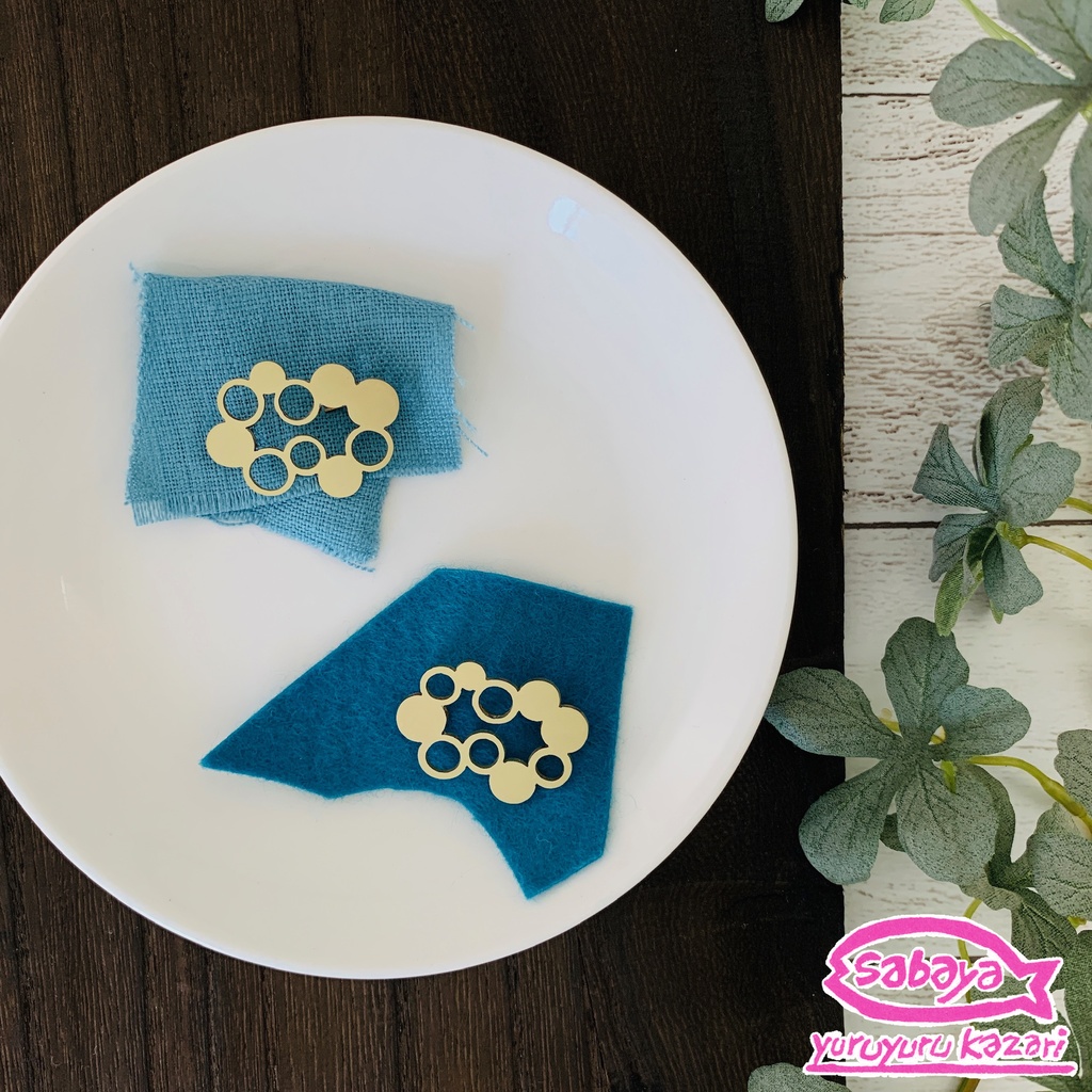 いくらのブローチ