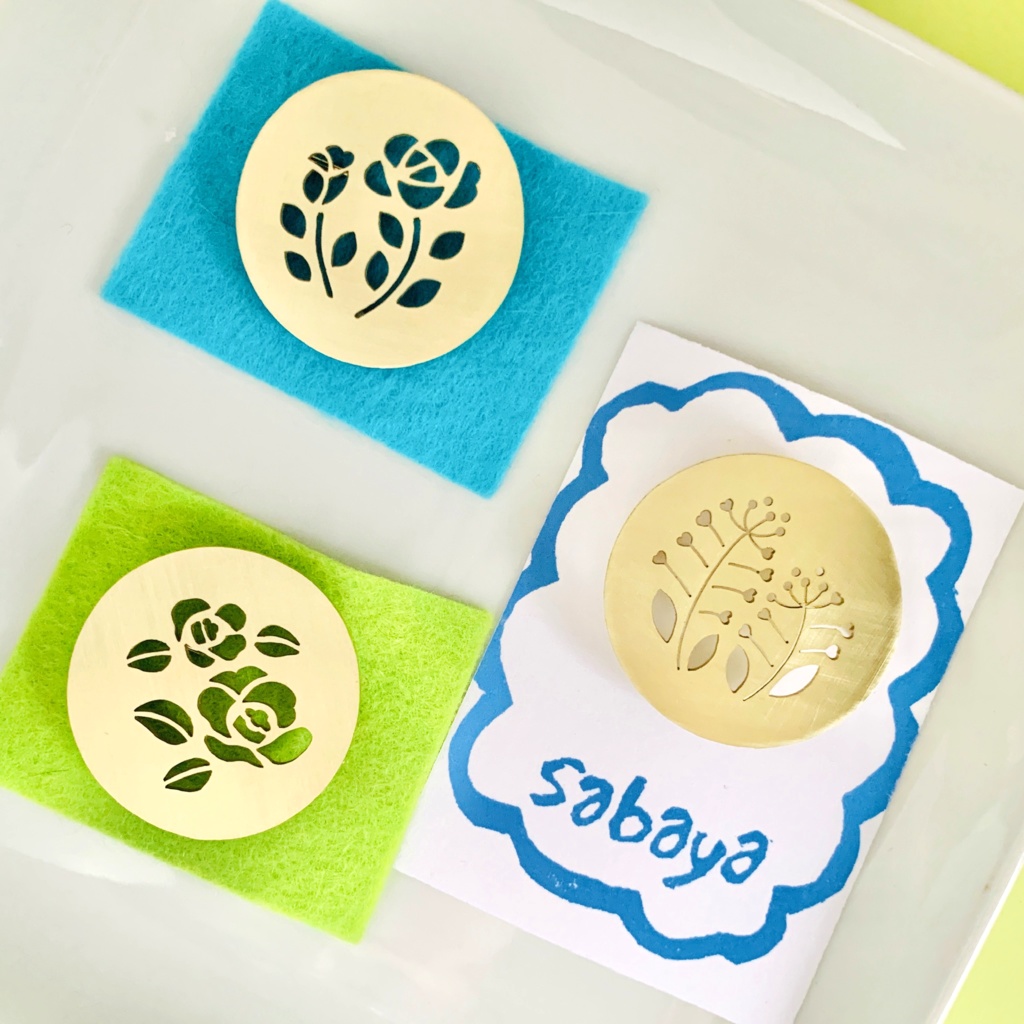 まるまるブローチ