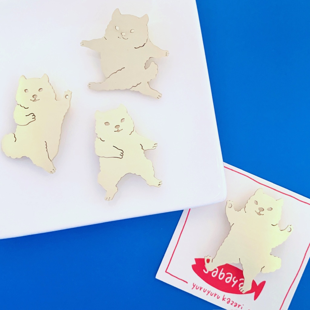 おどる犬のブローチ