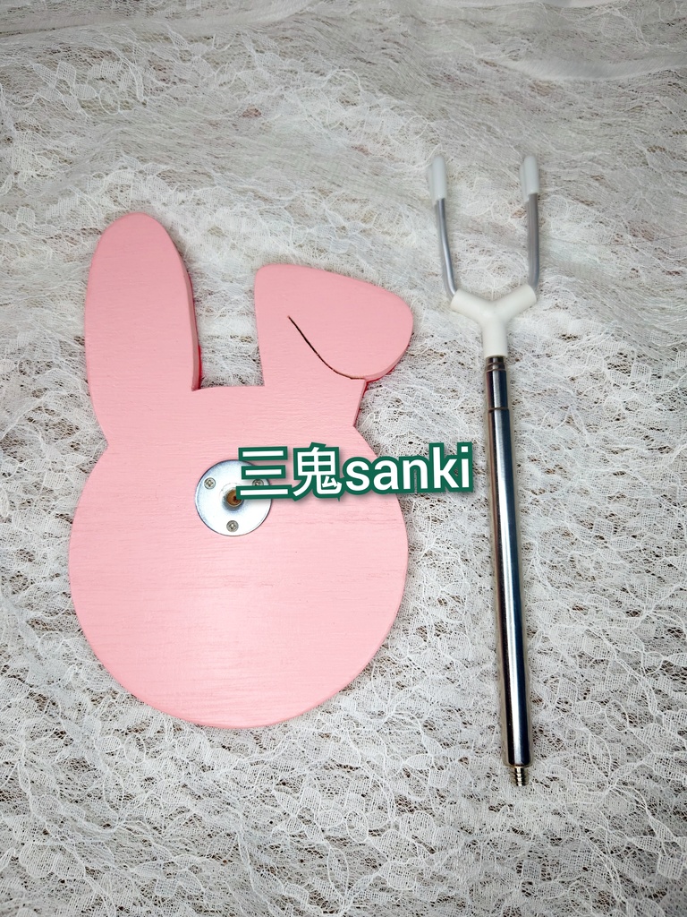 屋内展示用ドールスタンド・ウサギ(ピンク)台座、60㌢~40㌢(ドールサイズ説明記載)