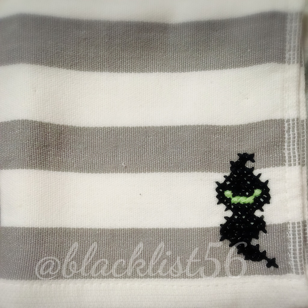 クロスステッチ刺繍ハンカチ