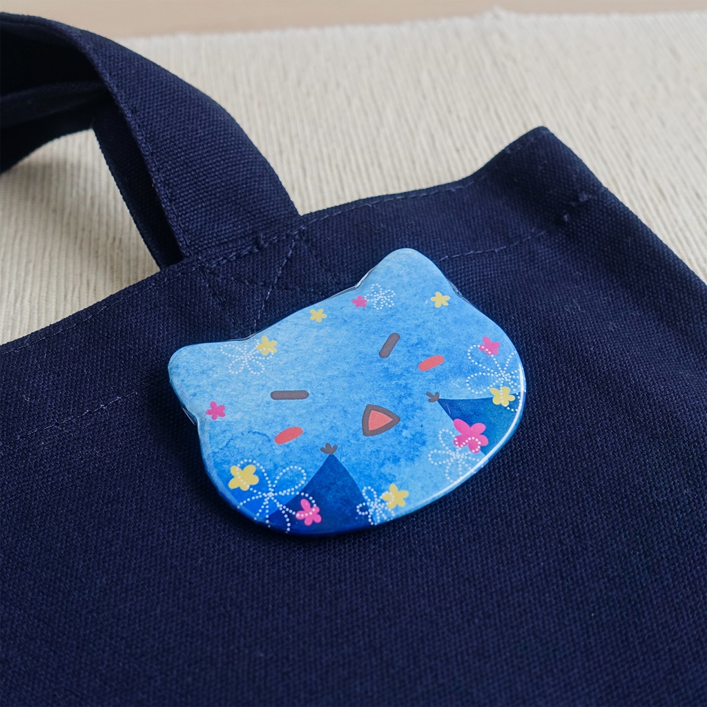 コウモリの耳型缶バッジ