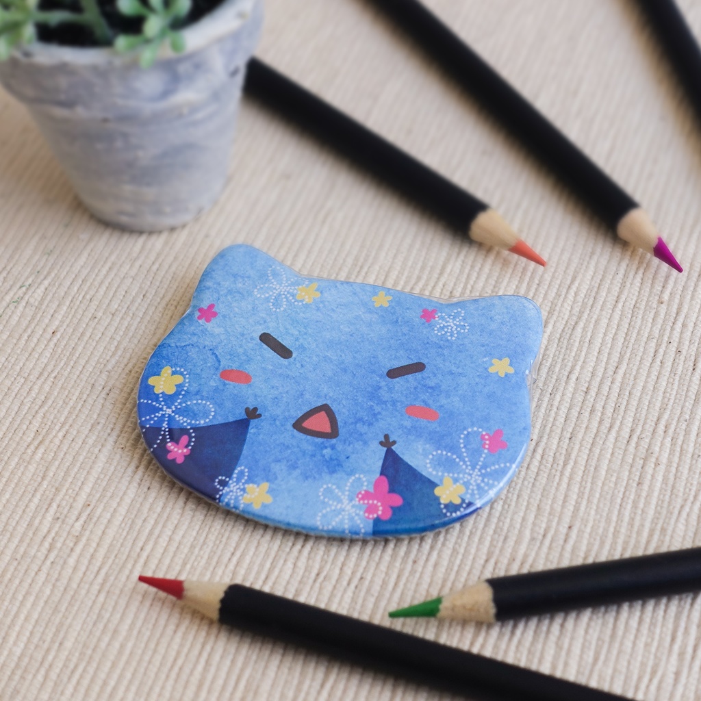 コウモリの耳型缶バッジ