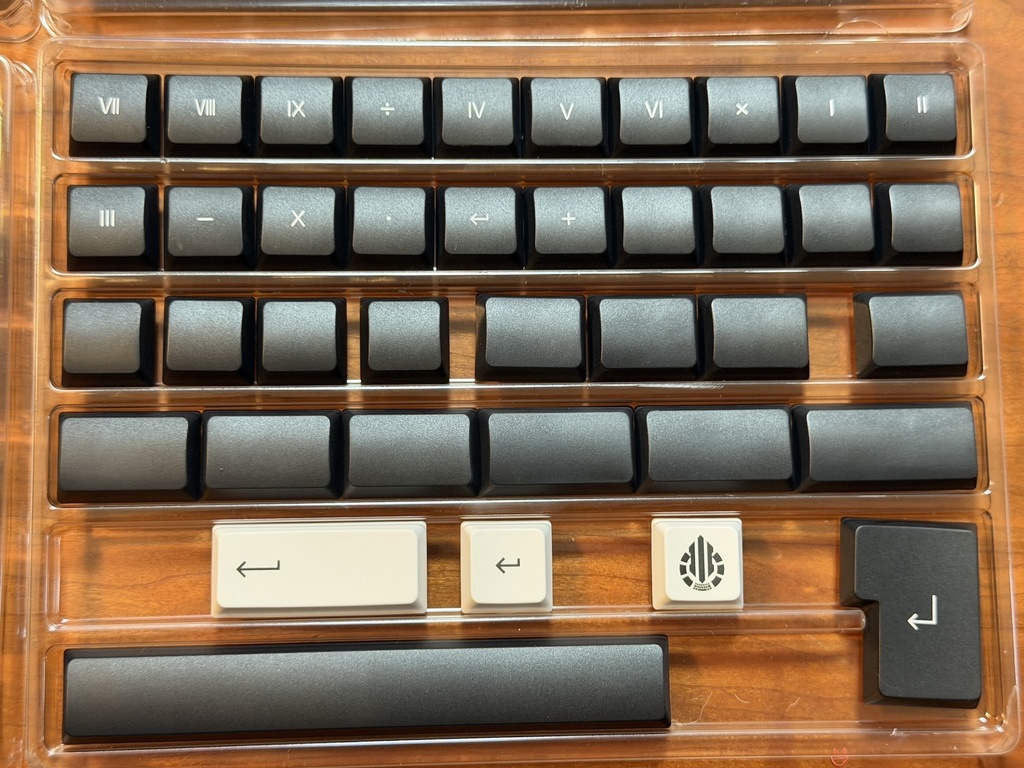 「Acid Caps “LowProfile”」White on Black