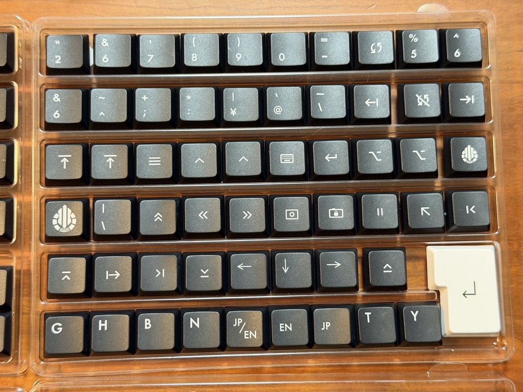 「Acid Caps “LowProfile”」White on Black