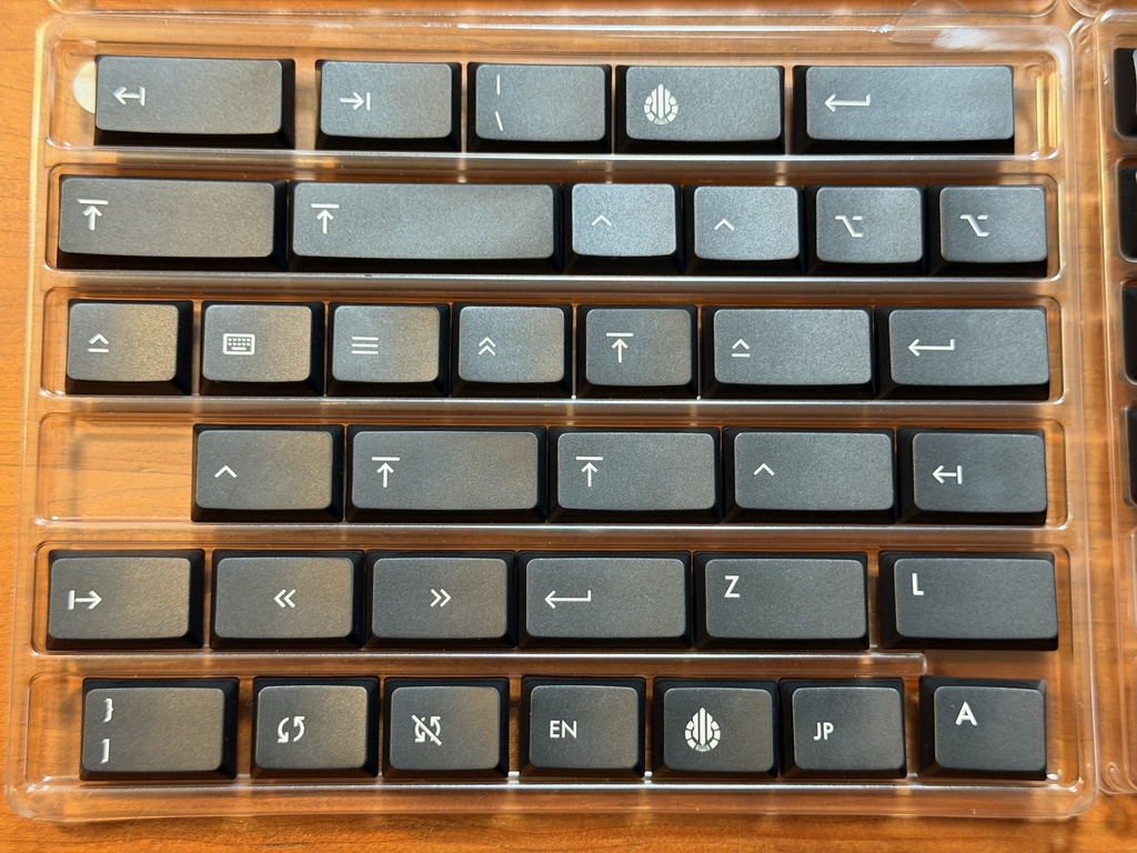 「Acid Caps “LowProfile”」White on Black