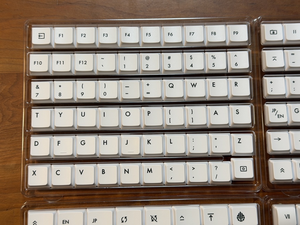 「Acid Caps “LowProfile”」Black on White