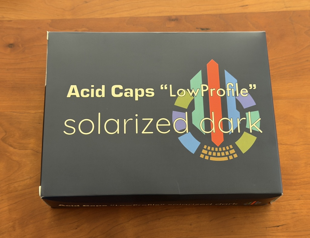 「Acid Caps “LowProfile”」solarized dark