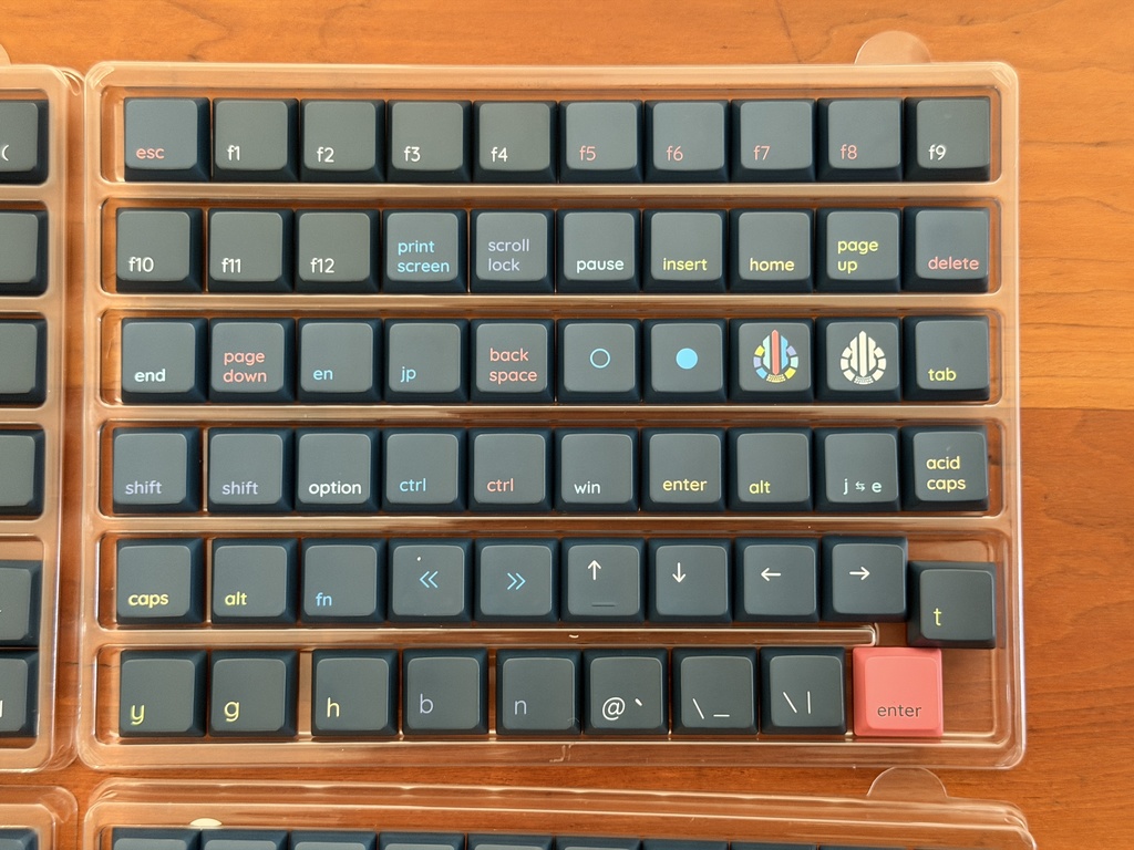 「Acid Caps “LowProfile”」solarized dark