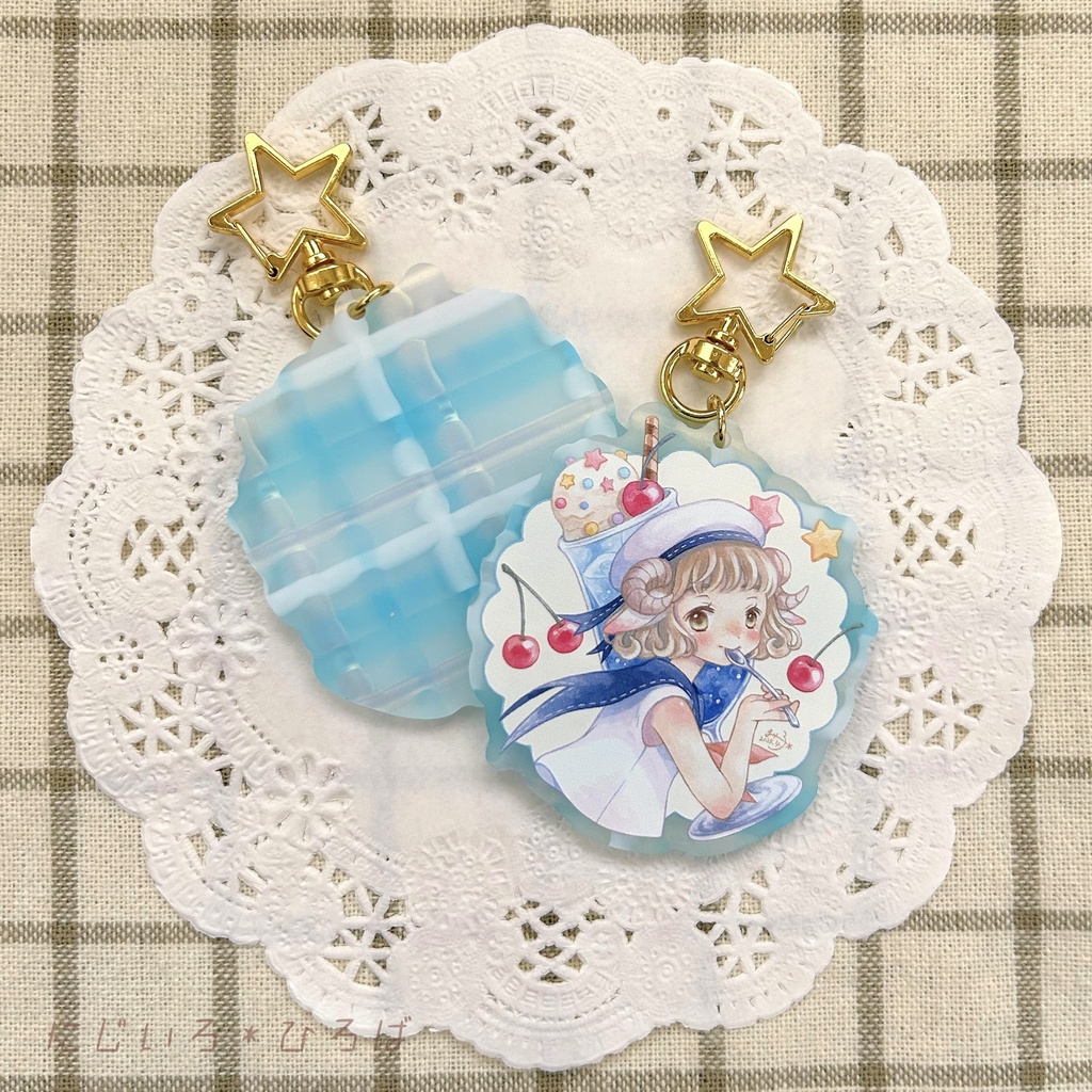 アクリルキーホルダー「ひつじとクリームソーダ」
