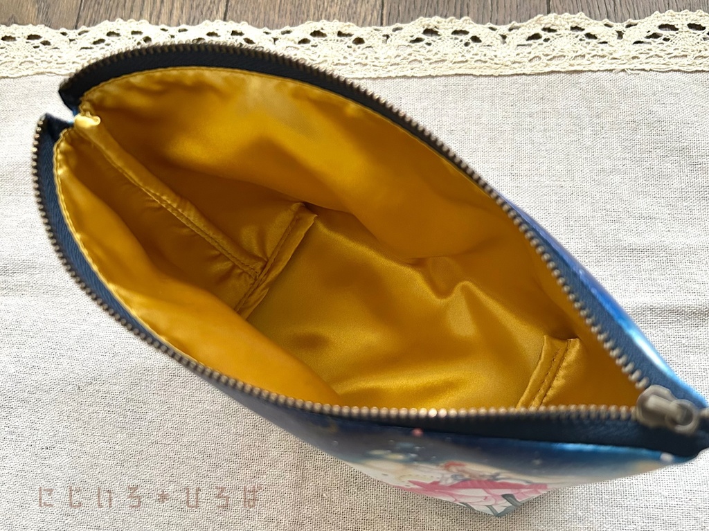 チューリップの三角ポーチ