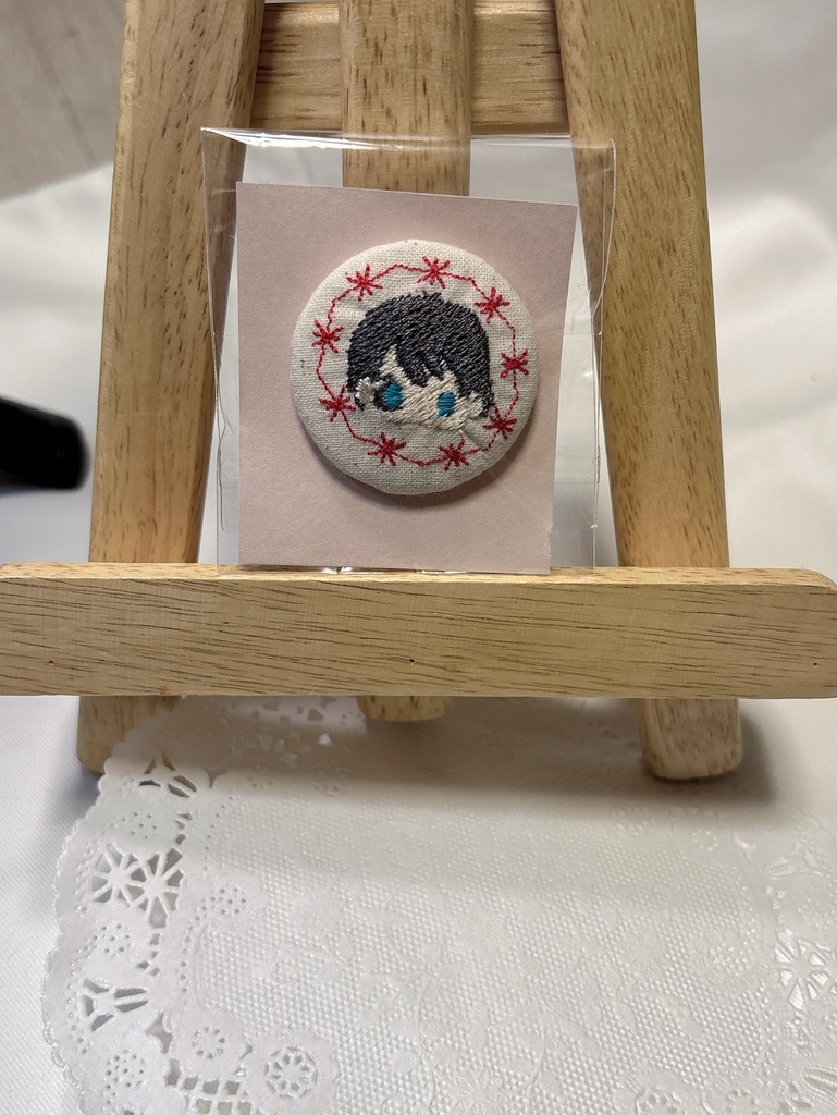 刺繍缶バッチ エース デュース エペル セベク カリム ヴィル リリア
