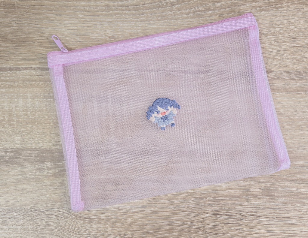 小糸の刺繍メッシュポーチ