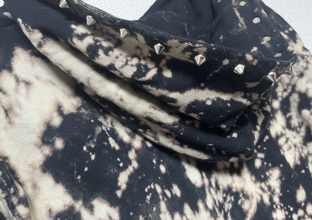 【受注】スタッズ付ブリーチZIPパーカー