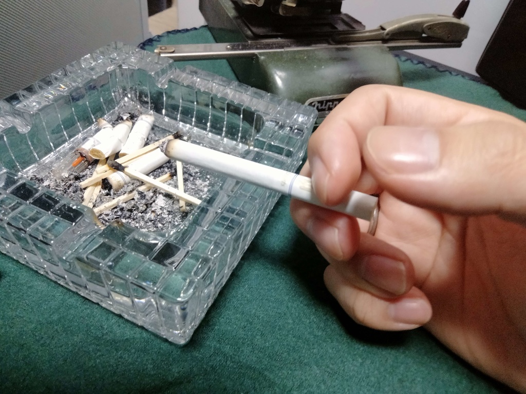 {実写} タバコ素材集 20枚