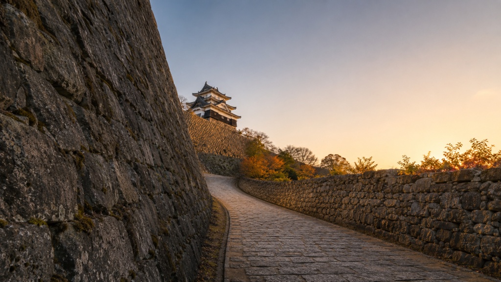 Marugame Castle beyond the Stone Path｜夕暮れの石垣坂と丸亀城｜Japanese Castle PC Wallpaper 1920×1080