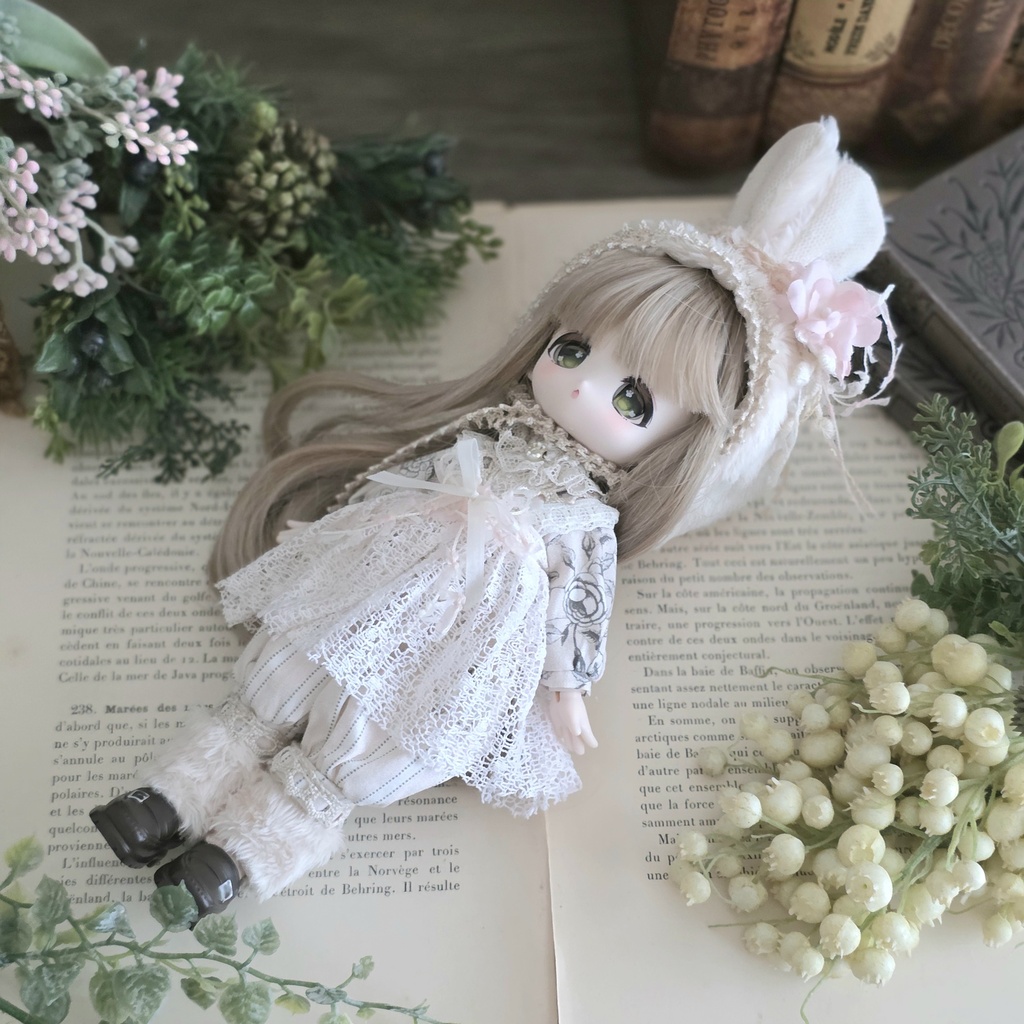 ちょっぴりノスタルジックなうさぎの森のお洋服セット