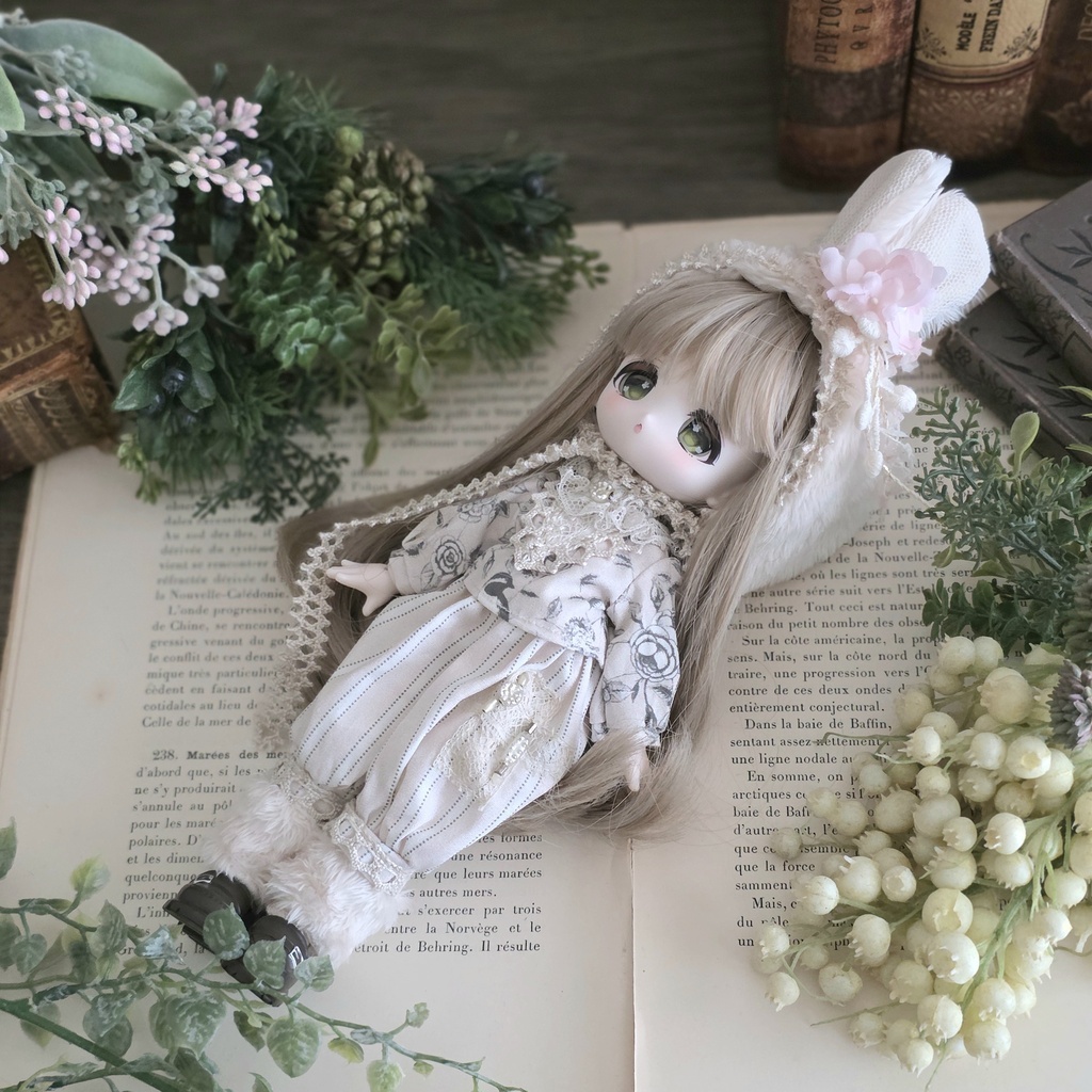 ちょっぴりノスタルジックなうさぎの森のお洋服セット