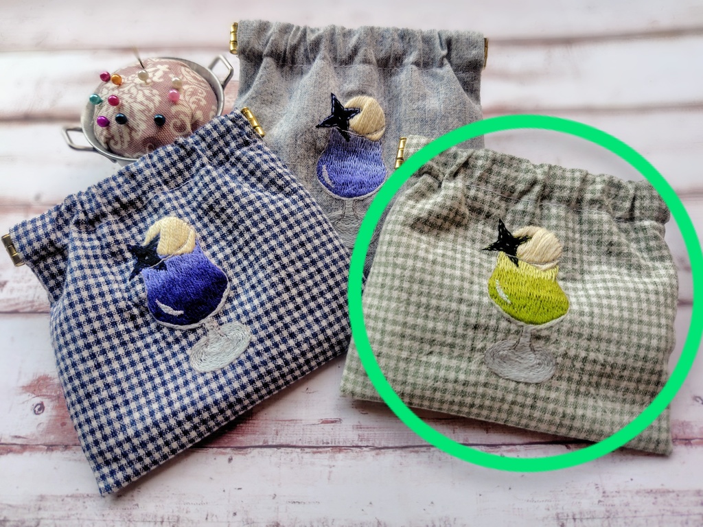 三年生イメージ　クリームソーダ刺繍ポーチ
