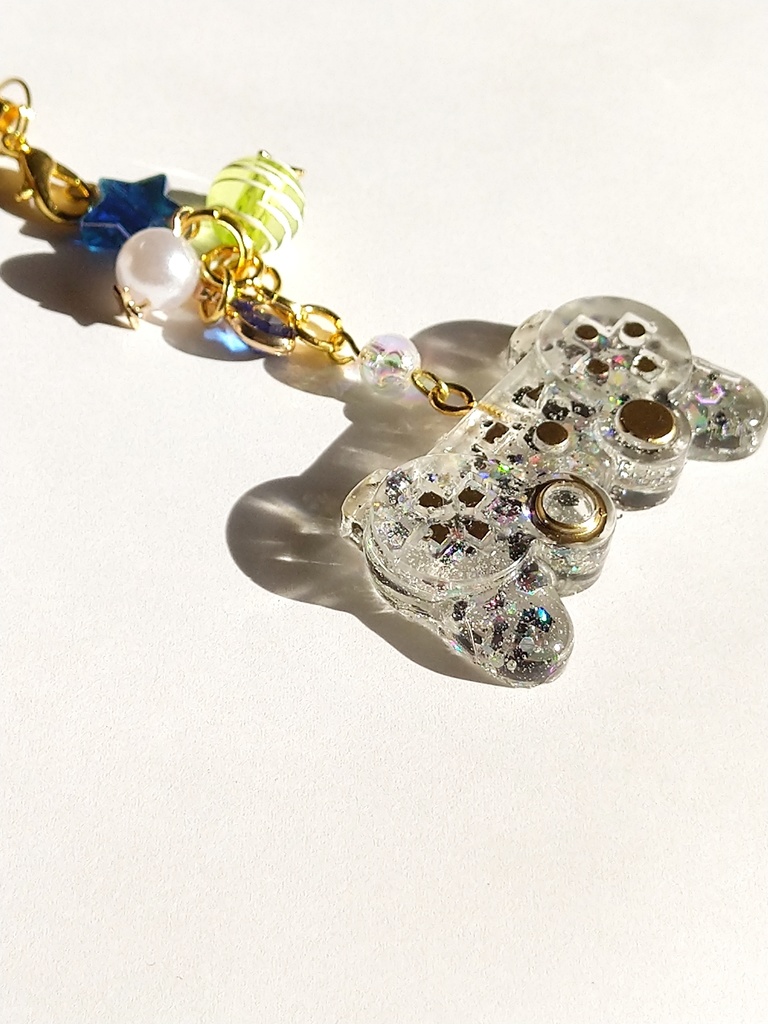 クライシスコアFF7 キャラモチーフ ゲームコントローラー レジンストラップ