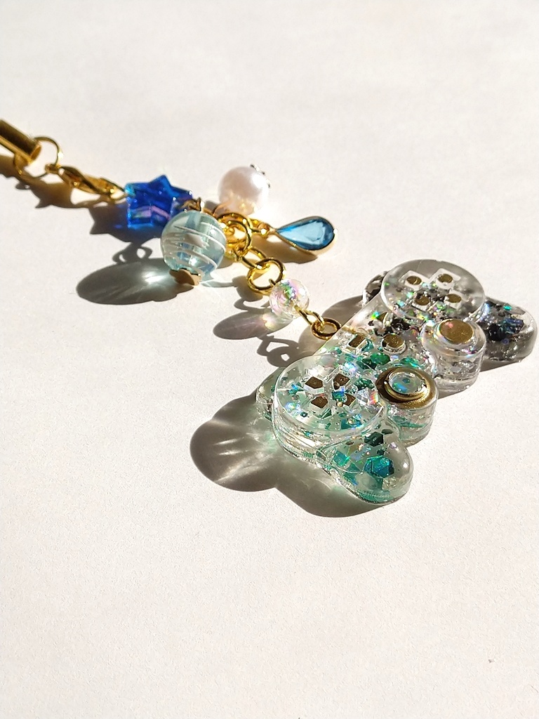 クライシスコアFF7 キャラモチーフ ゲームコントローラー レジンストラップ