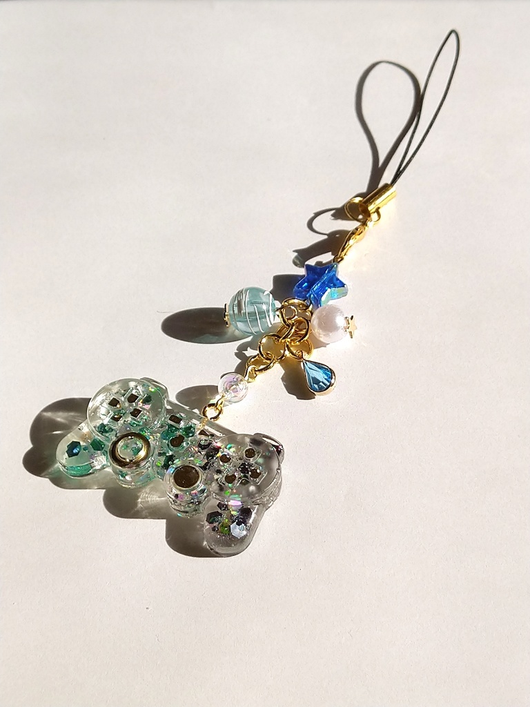 クライシスコアFF7 キャラモチーフ ゲームコントローラー レジンストラップ