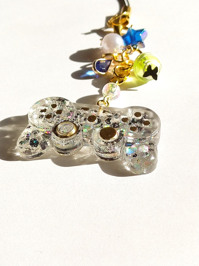 クライシスコアFF7 キャラモチーフ ゲームコントローラー レジンストラップ