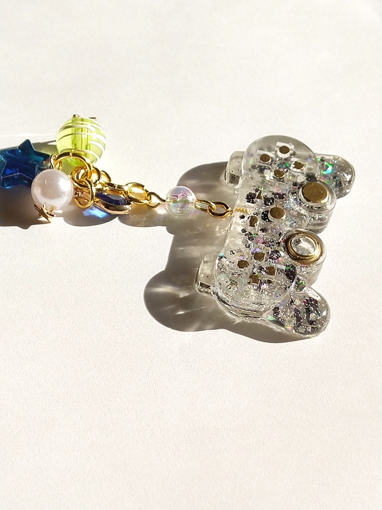 クライシスコアFF7 キャラモチーフ ゲームコントローラー レジンストラップ