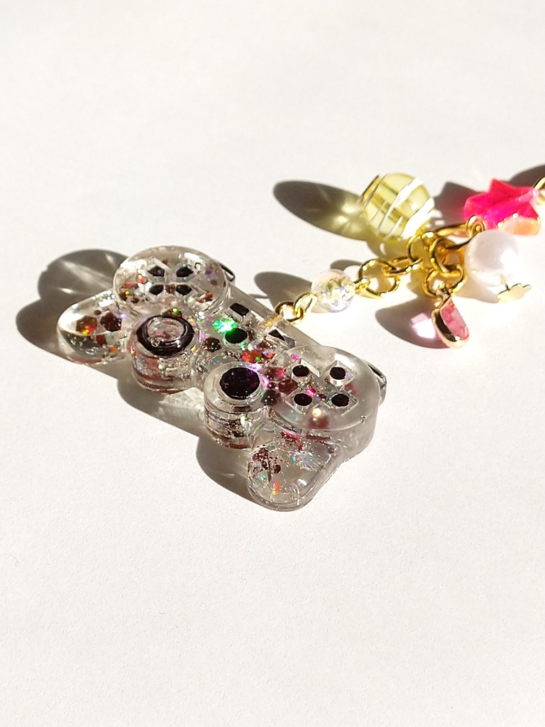 クライシスコアFF7 キャラモチーフ ゲームコントローラー レジンストラップ