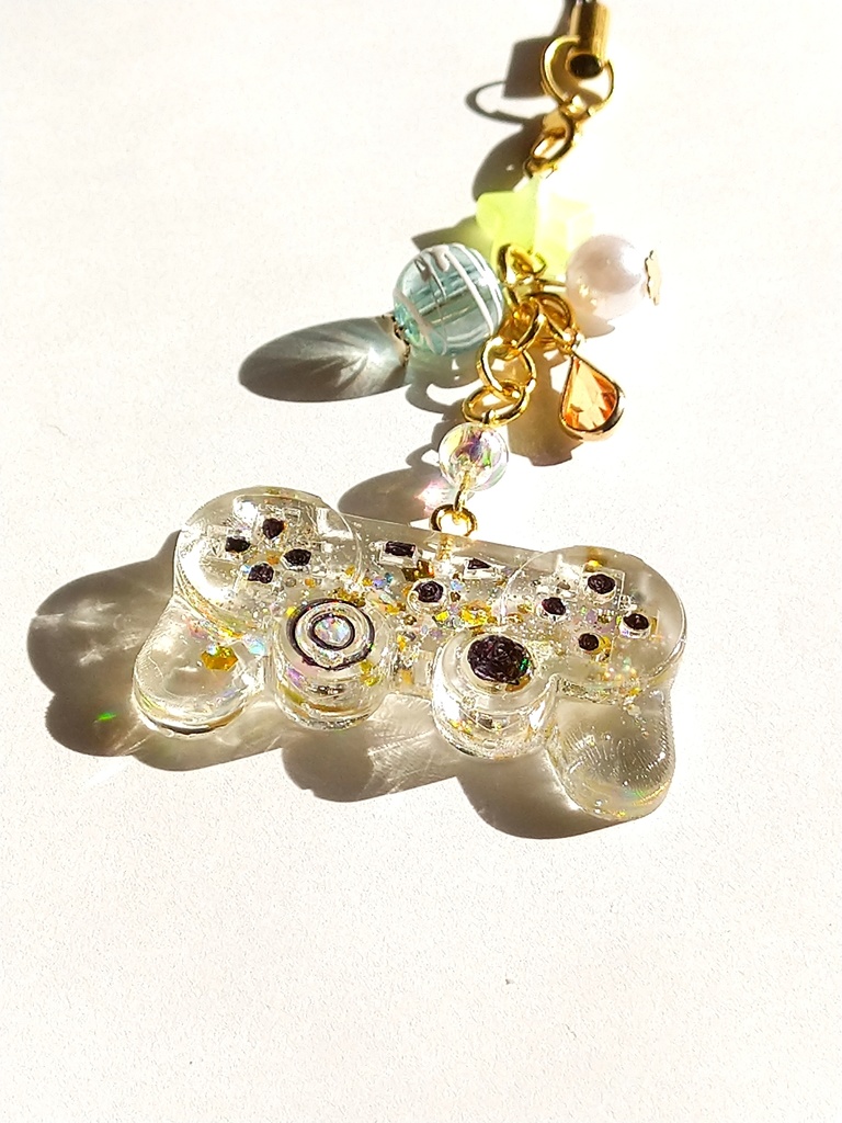 クライシスコアFF7 キャラモチーフ ゲームコントローラー レジンストラップ