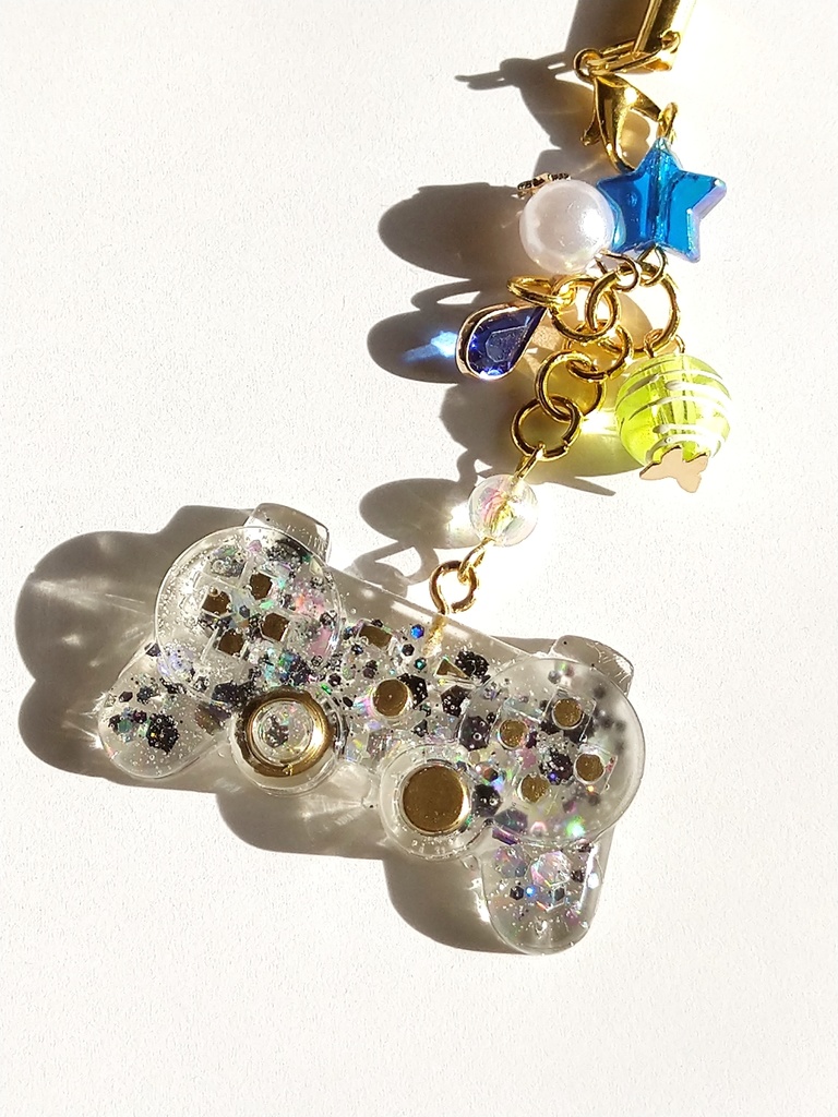 クライシスコアFF7 キャラモチーフ ゲームコントローラー レジンストラップ