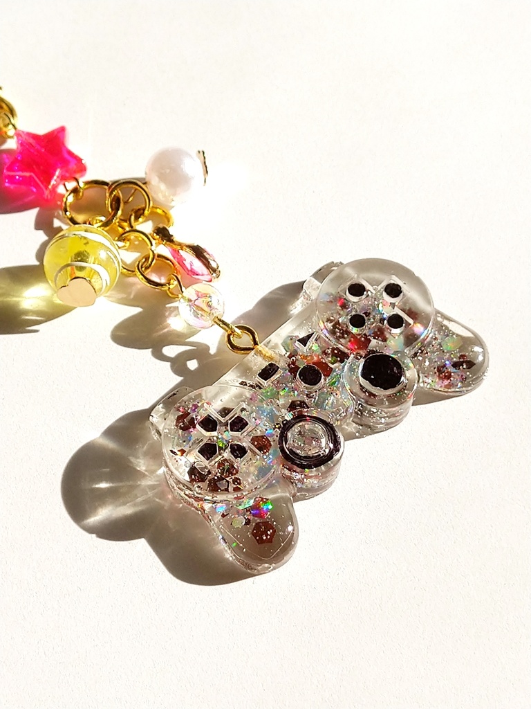 クライシスコアFF7 キャラモチーフ ゲームコントローラー レジンストラップ