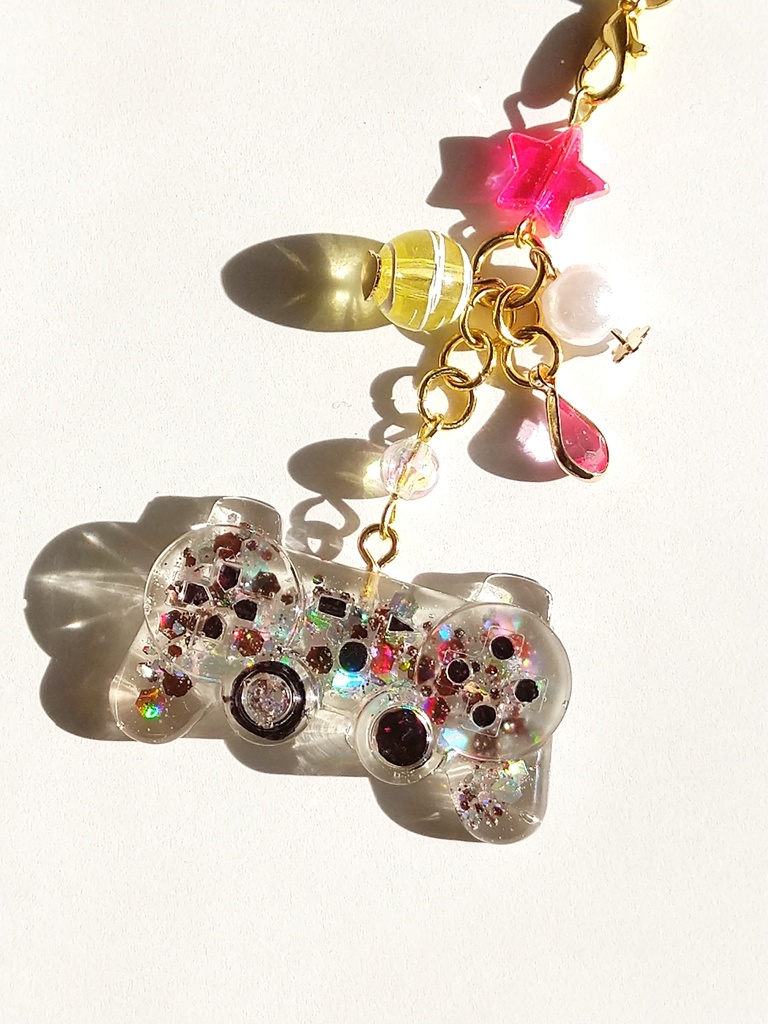 クライシスコアFF7 キャラモチーフ ゲームコントローラー レジンストラップ