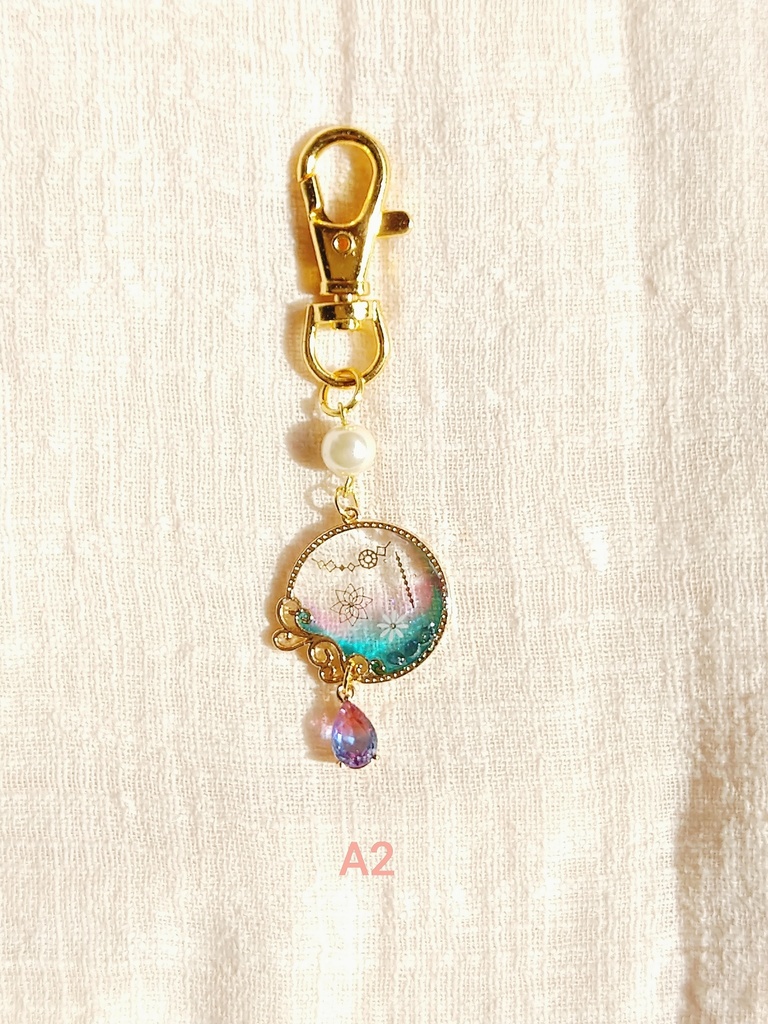 ニーアオートマタ ~唐草模様~大人可愛いレジンキーホルダー