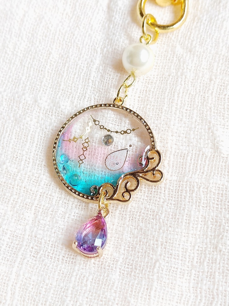 ニーアオートマタ ~唐草模様~大人可愛いレジンキーホルダー