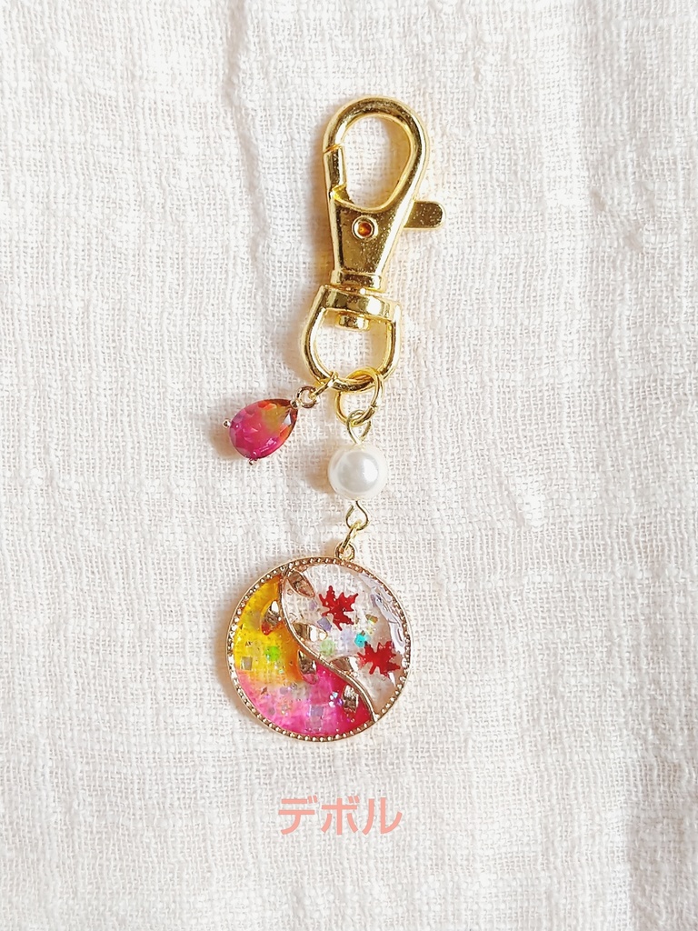 ニーアオートマタ ~唐草模様~大人可愛いレジンキーホルダー