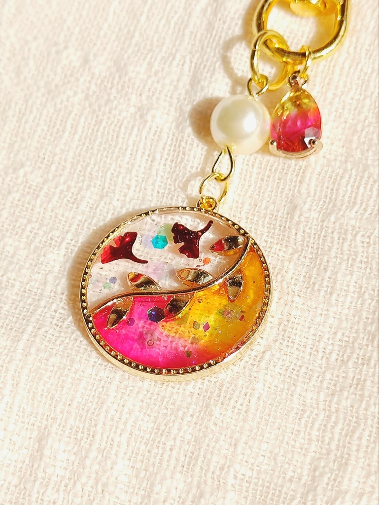 ニーアオートマタ ~唐草模様~大人可愛いレジンキーホルダー