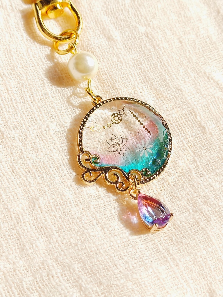 ニーアオートマタ ~唐草模様~大人可愛いレジンキーホルダー