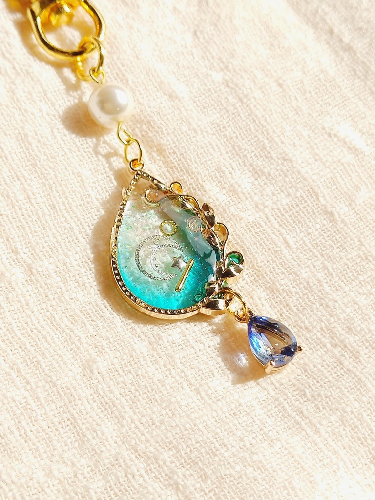 ニーアオートマタ ~唐草模様~大人可愛いレジンキーホルダー