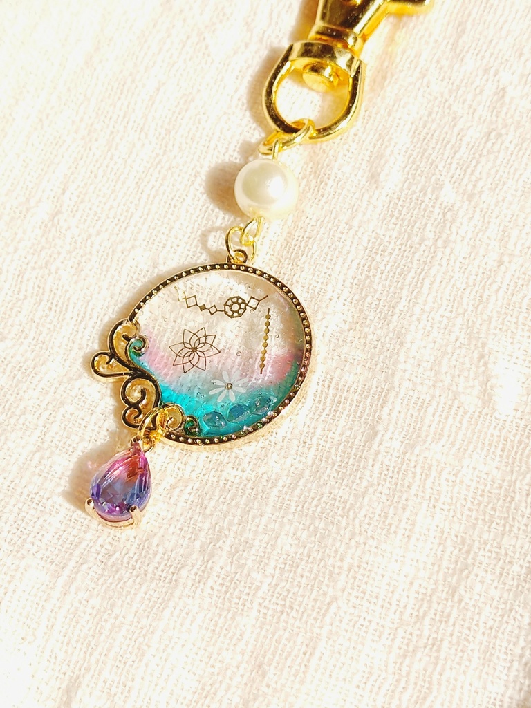 ニーアオートマタ ~唐草模様~大人可愛いレジンキーホルダー