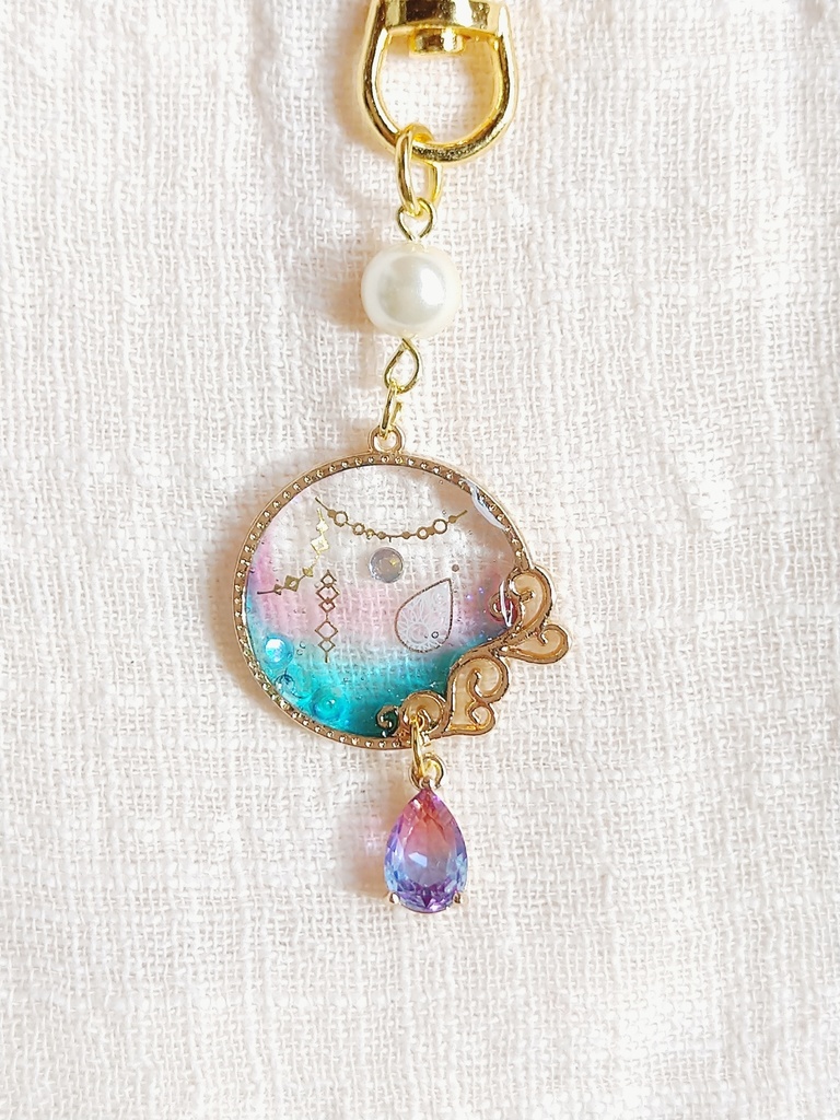 ニーアオートマタ ~唐草模様~大人可愛いレジンキーホルダー